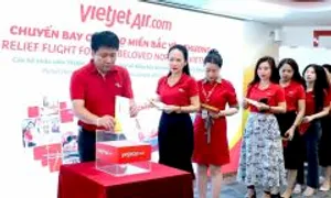 8.000 nhân viên Vietjet san sẻ khó khăn với người vùng lũ